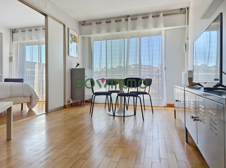 2 pièces avec balcon à louer meublé - Rue Claude Vellefaux - Paris 10