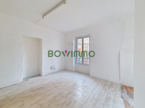2 pièces 34 m2 2 pièces avec beau potentiel - Rue Saint Maur Paris 11