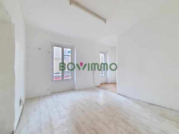 2 pièces 34 m2 2 pièces avec beau potentiel - Rue Saint Maur Paris 11