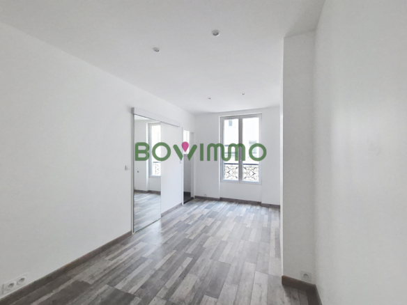 Bel appartement d'une pièce avec cave à vendre - Rue Bellot - Paris 19