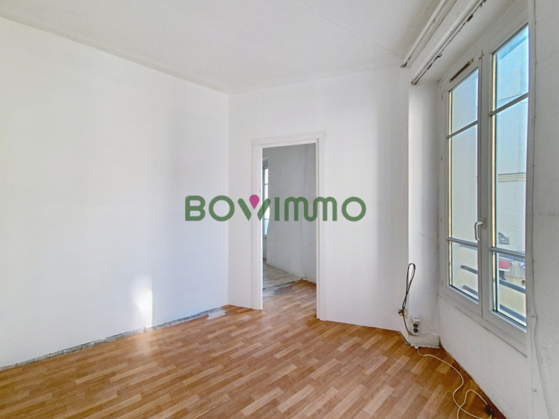 2 pièces 34 m2 2 pièces avec beau potentiel - Rue Saint Maur Paris 11