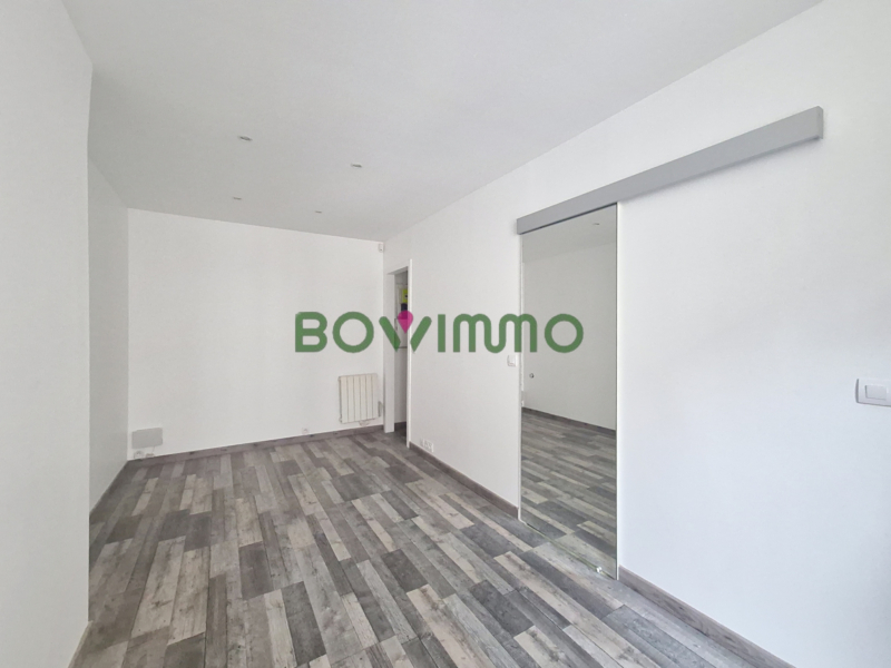 Bel appartement d'une pièce avec cave à vendre - Rue Bellot - Paris 19
