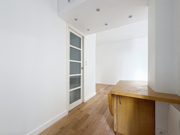 Rue Eugène Carrière - Studio - Paris 18 - calme