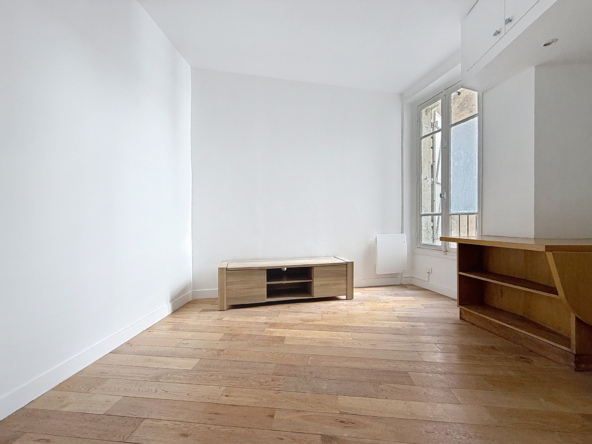 Rue Eugène Carrière - Studio - Paris 18 - calme