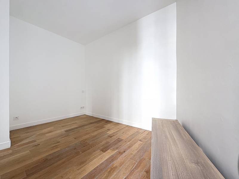 Rue Eugène Carrière - Studio - Paris 18 - calme