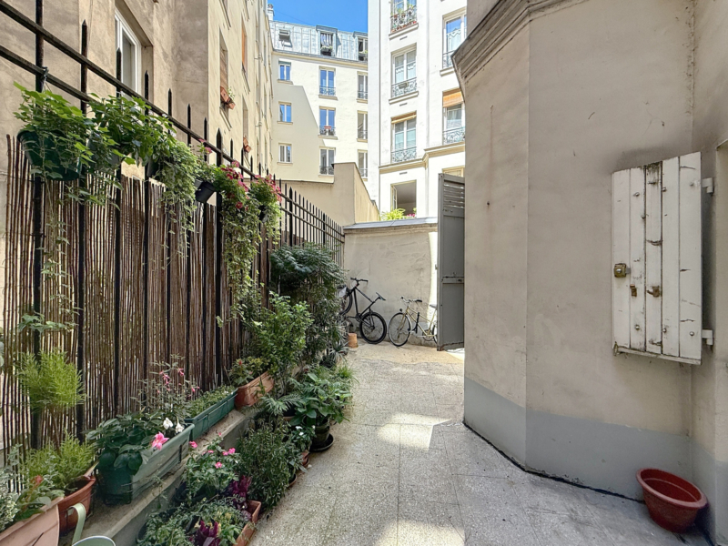Rue Eugène Carrière - Studio - Paris 18 - calme