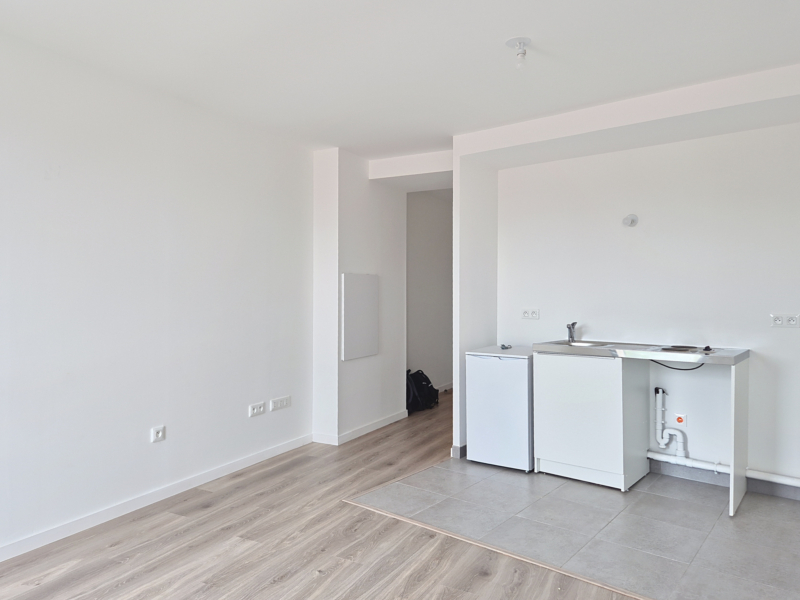 studio neuf à louer - 4 cours du Fort - Aubervilliers