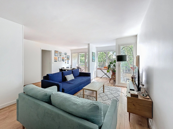 APPARTEMENT DE 4 PIECES A VENDRE - RUE DES PYRENEES - PARIS 20