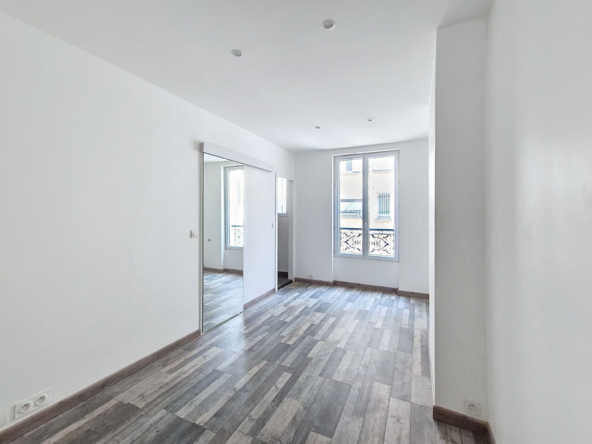 A vendre 2 pièces refait à neuf - Rue Bellot - Paris 19
