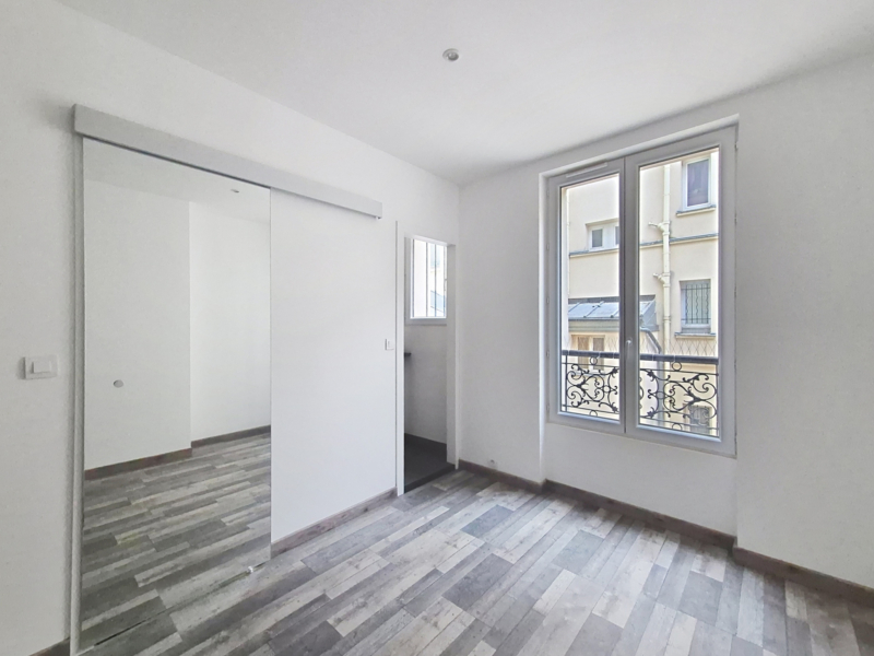 A vendre 2 pièces refait à neuf - Rue Bellot - Paris 19