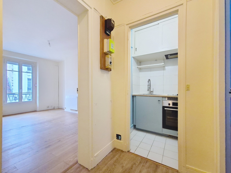 2 pièces en dernier étage à vendre - Rue Paul Fort - Paris 14