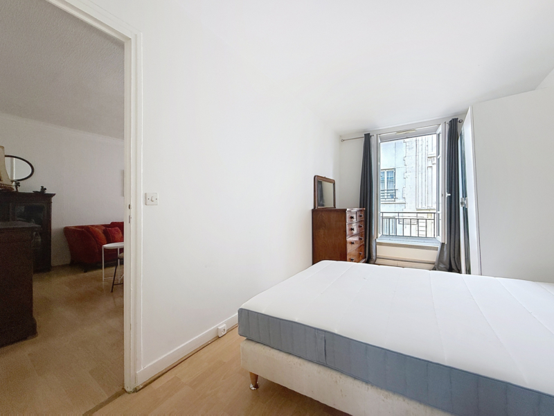 2 pièces en dernier étage à vendre - Rue Crussol - Paris 11