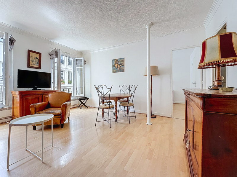 2 pièces en dernier étage à vendre - Rue Crussol - Paris 11