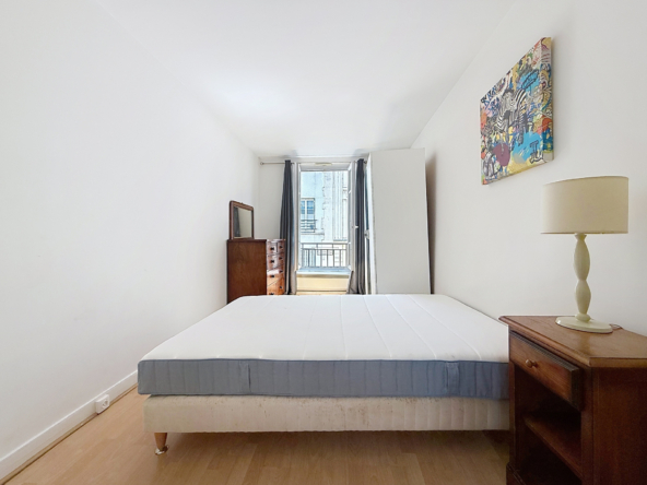 2 pièces en dernier étage à vendre - Rue Crussol - Paris 11