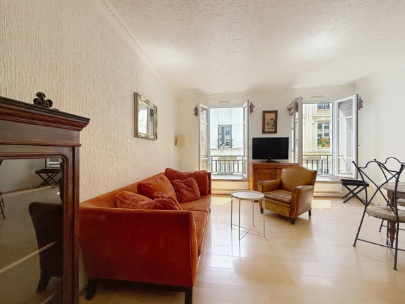 2 pièces en dernier étage à vendre - Rue Crussol - Paris 11