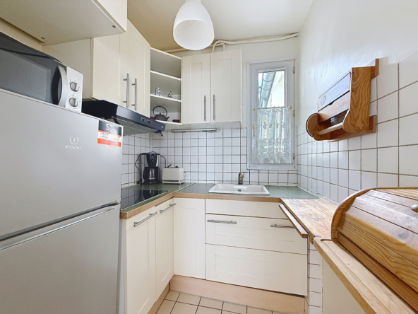 2 pièces en dernier étage à vendre - Rue Crussol - Paris 11