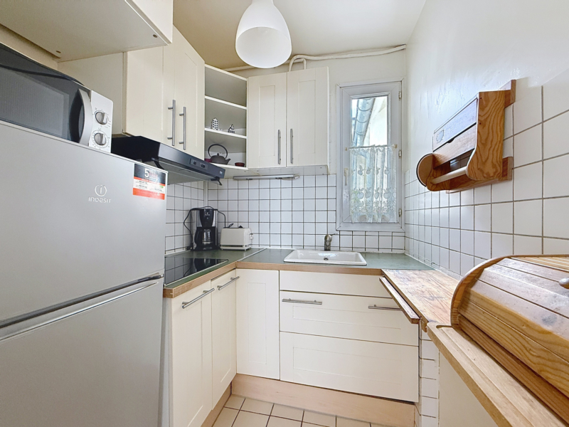 2 pièces en dernier étage à vendre - Rue Crussol - Paris 11