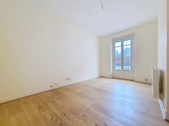 2 pièces en dernier étage à vendre - Rue Paul Fort - Paris 14