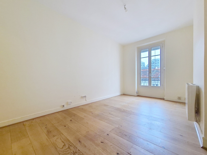 2 pièces en dernier étage à vendre - Rue Paul Fort - Paris 14