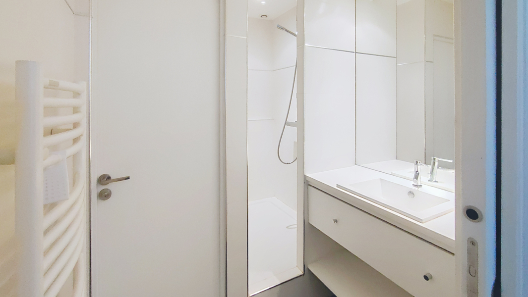 2 pièces à louer meublé - Rue Fg St denis - Paris 10