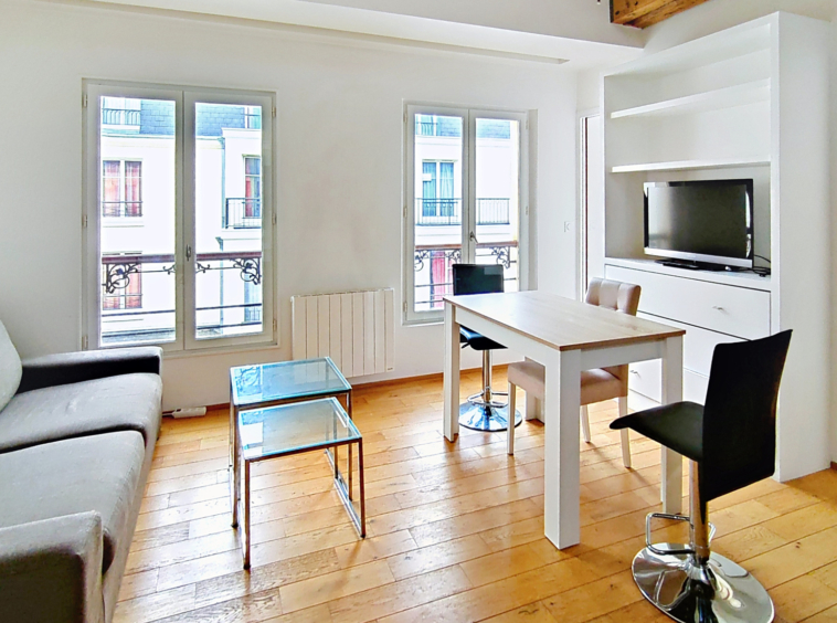 2 pièces à louer meublé - Rue Fg St denis - Paris 10