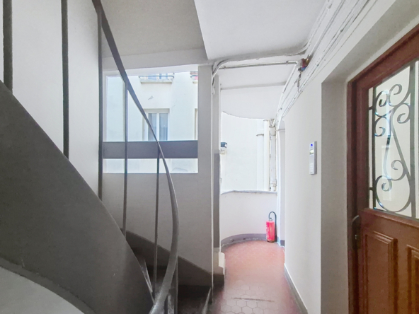 Appartement d'un pièce de caractère à vendre - Rue Xavier Privas - Paris 5