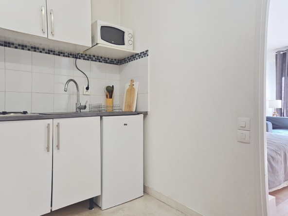 Studio avec balcon à louer meublé - Rue d'Avron - Paris 20