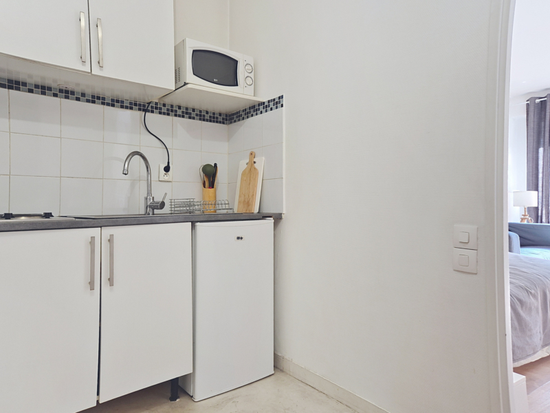 Studio avec balcon à louer meublé - Rue d'Avron - Paris 20