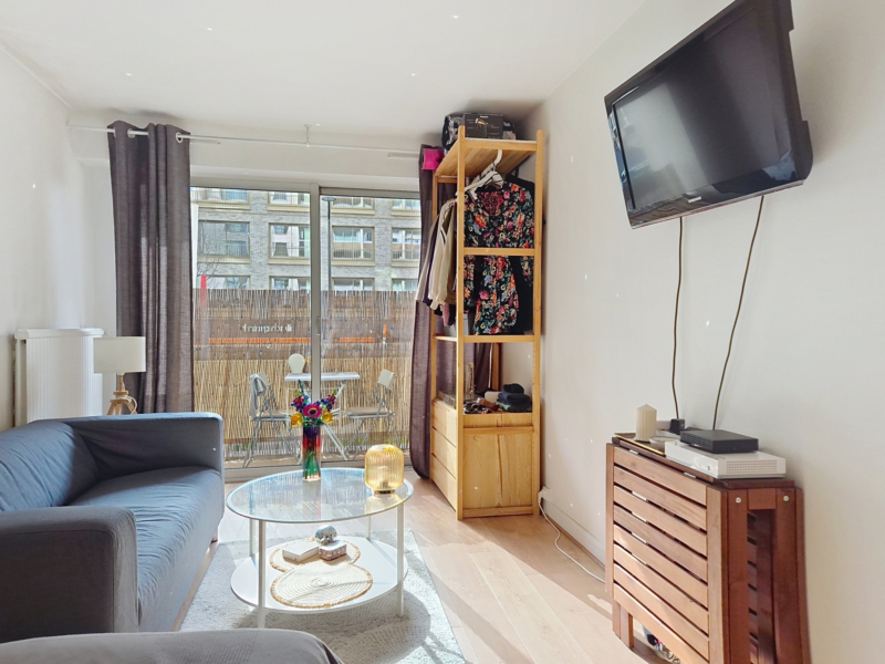 Studio avec balcon à louer meublé - Rue d'Avron - Paris 20