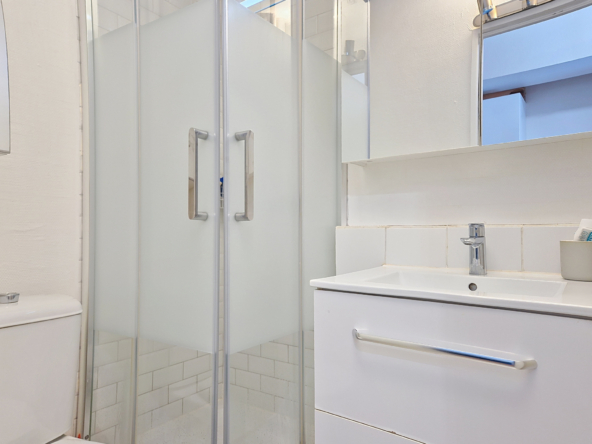 Studio avec balcon à louer meublé - Rue d'Avron - Paris 20