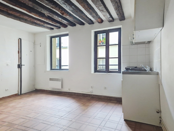 Appartement d'un pièce de caractère à vendre - Rue Xavier Privas - Paris 5