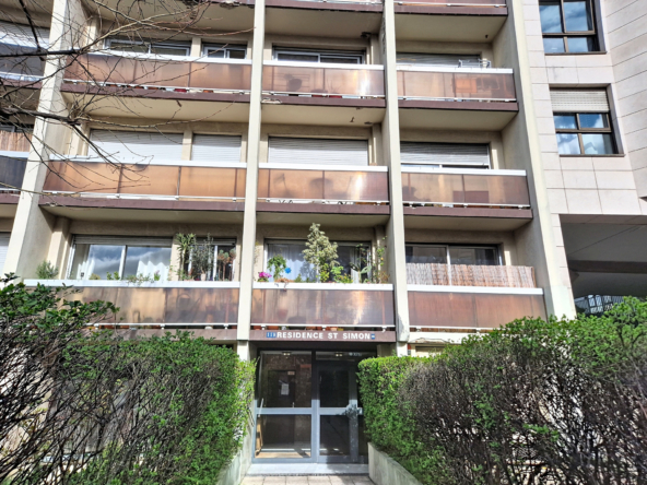 Studio avec balcon à louer meublé - Rue d'Avron - Paris 20