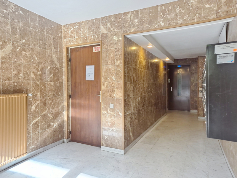 Studio avec balcon à louer meublé - Rue d'Avron - Paris 20