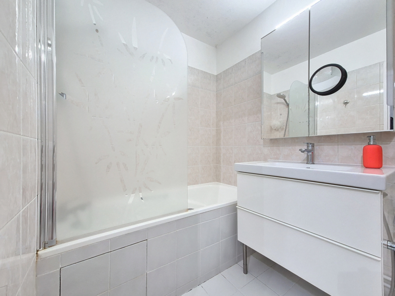 A louer 2 pièces en meublé avec parking - Villa Lourcine - Paris 14