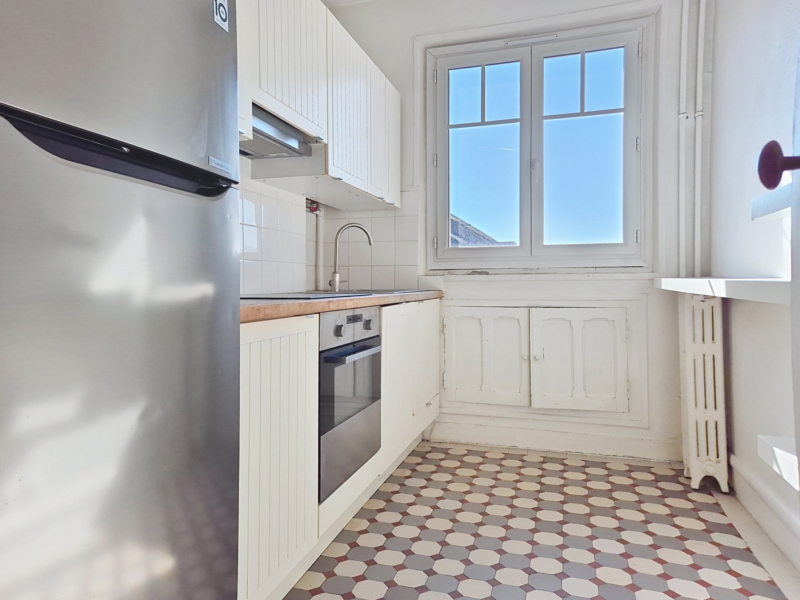 A louer vide 2 pièces - Avenue Daumesnil - Paris 12