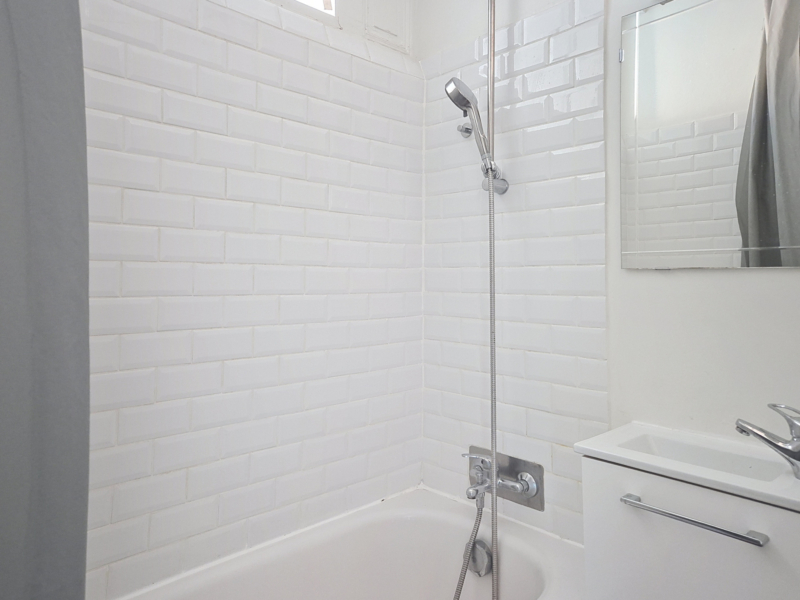 Studio à louer meublé - rue des Epinettes - Paris 17