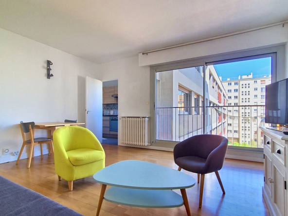 2 pièces avec cave à louer meublé - Rue de la Plaine - Paris 20