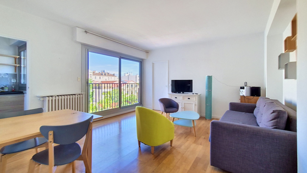 2 pièces avec cave à louer meublé - Rue de la Plaine - Paris 20