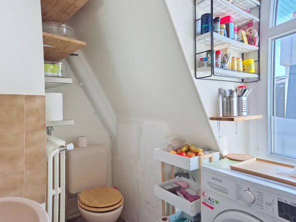 Paris 16 FOCH - chambres de bonne à rénover séparées - Dernier étage lumineux avec ascenseur