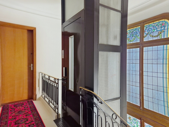 Paris 16 FOCH - chambres de bonne à rénover séparées - Dernier étage lumineux avec ascenseur