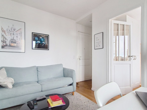 A louer bail code civil un beau studio - Rue de Dantzig - Paris 15