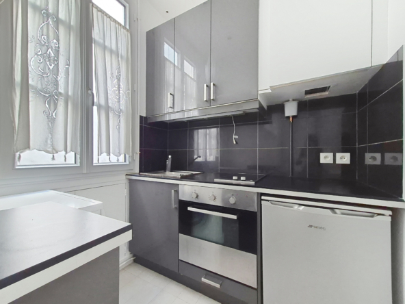 Appartement 2 pièces à louer meublé - Rue Alfred de Vigny - PARIS 17